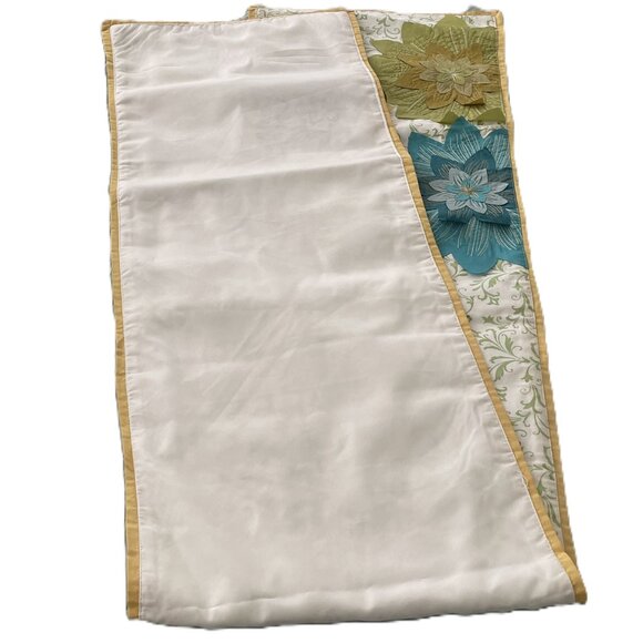 Table Dresser Runner Tablecloth Flowers - Picture 2 of 3